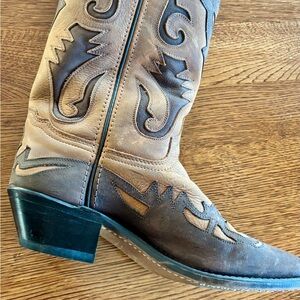 Brown and Tan Western Cowboy Boots 7.5 Leather uppers